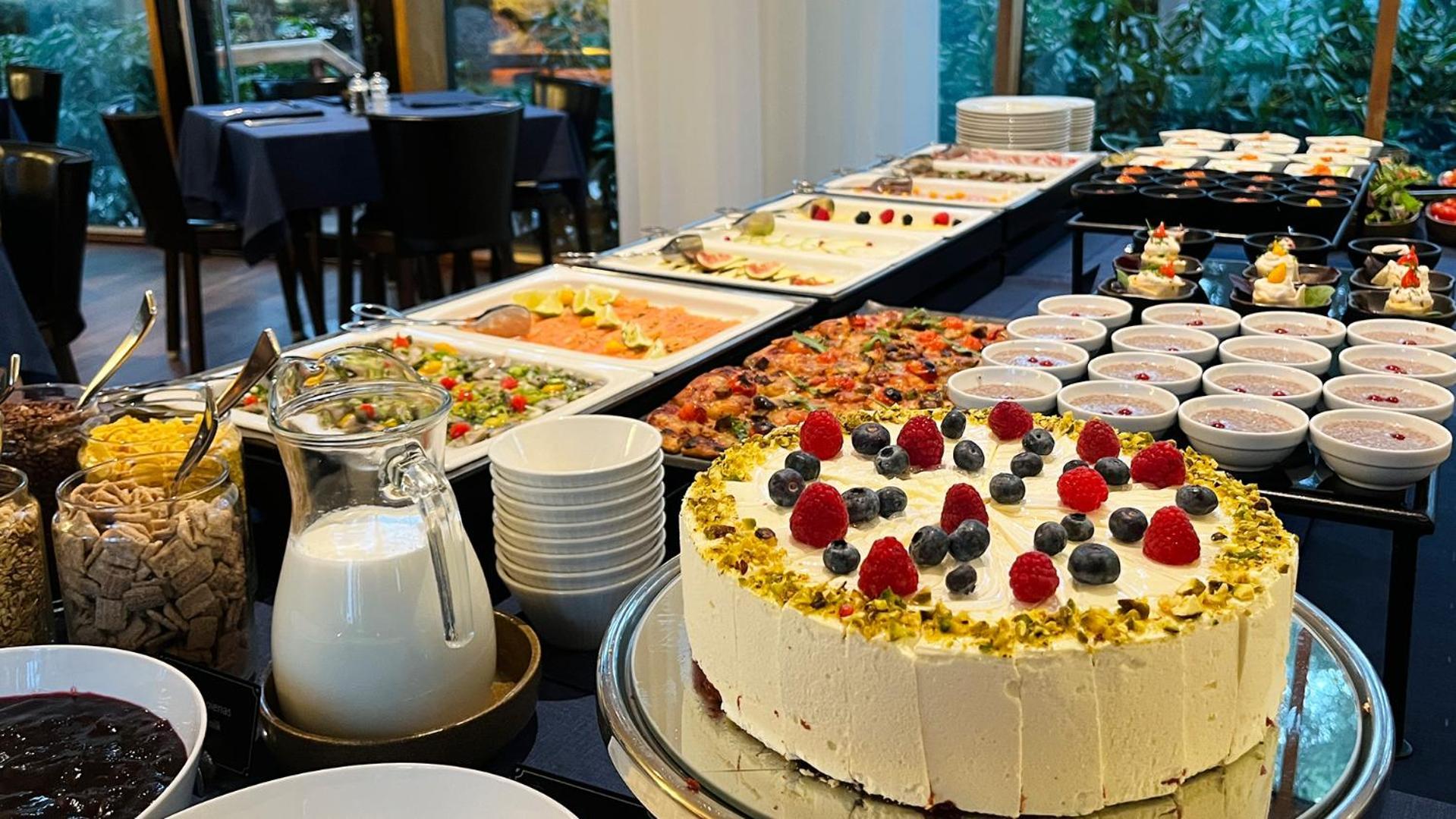 Palanga Life Balance Spa Hotel Extérieur photo A buffet at a hotel