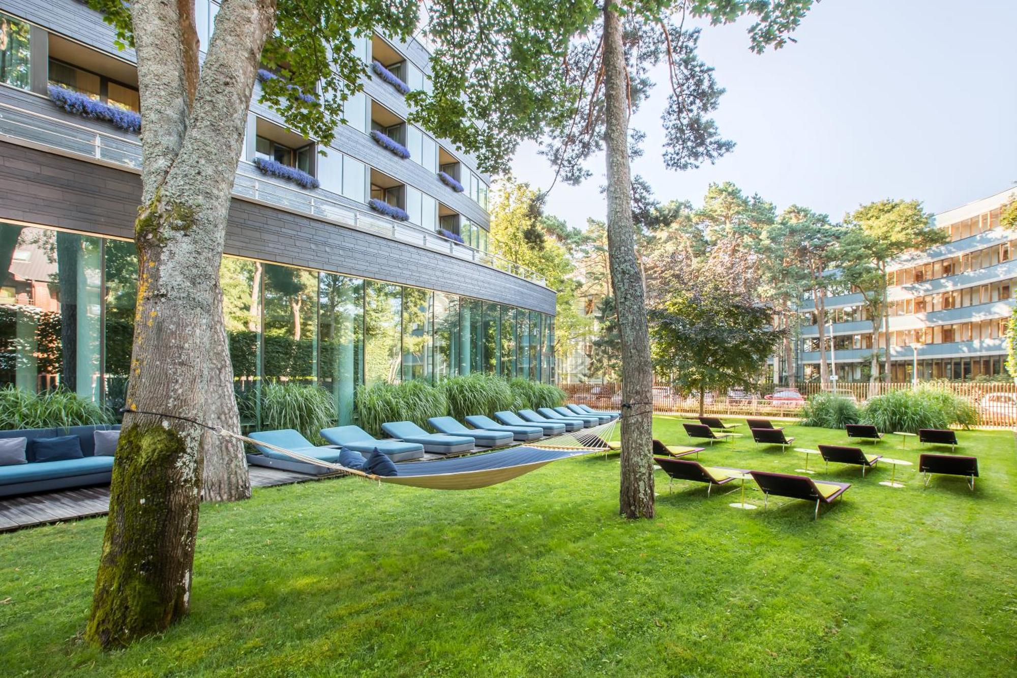 Palanga Life Balance Spa Hotel Extérieur photo The Hotel's garden