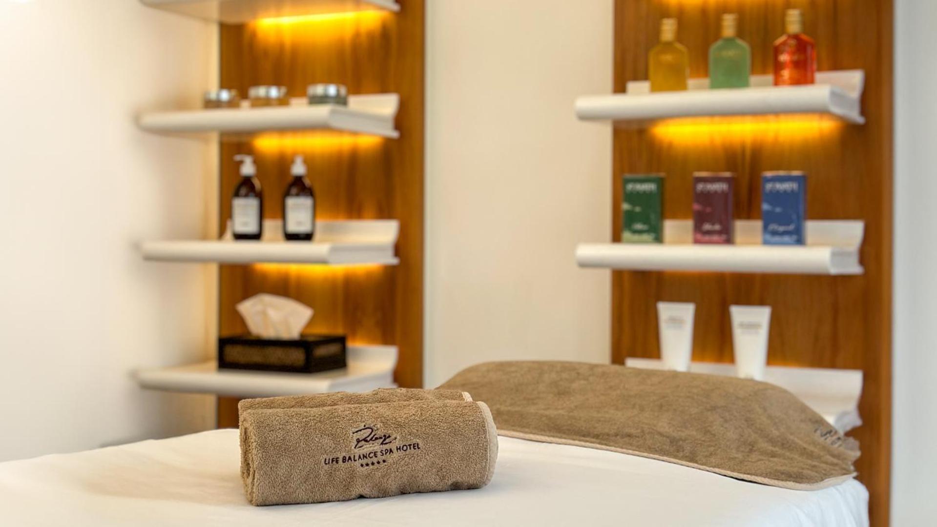 Palanga Life Balance Spa Hotel Extérieur photo Spa at The Park, Hyderabad